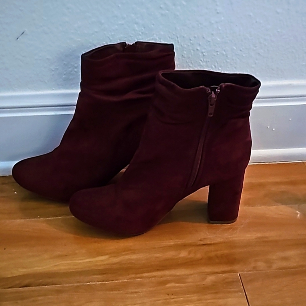 Cute high heel boots.